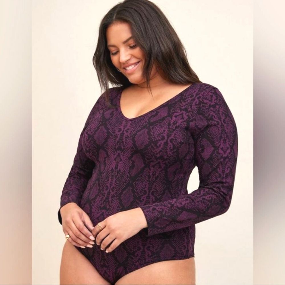 NEW Torrid Foxy Double V-Neck Long Sleeve Bodysuit Women’s 1XL XL